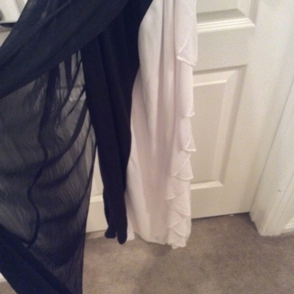 BLACK AND WHITE LIKE NEW FORMAL DRESS - Picture 7 of 11